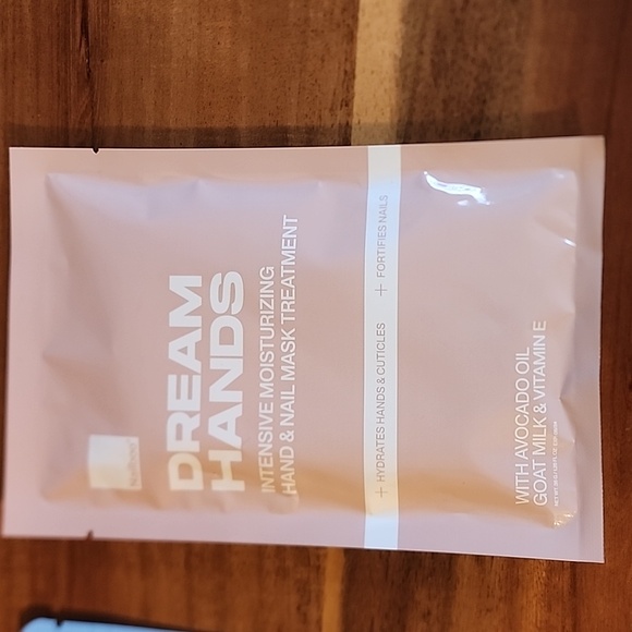 Moisturizing hand mask, dream patches, targeted fast masks! - Picture 2 of 4